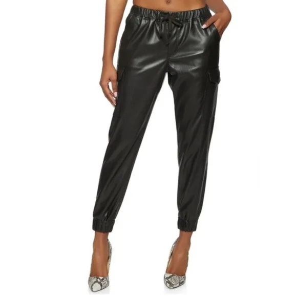 NWT Almost Famous Black Faux Leather Cargo Jogger Pants Size Large - Picture 1 of 12